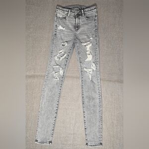 American Eagle Light Gray Ripped Super High Rise Skinny Jegging Size 2